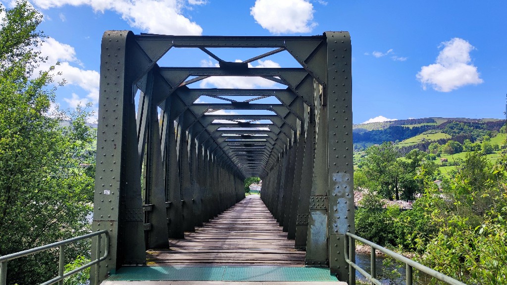 Santirude de Toranzo  ( Via Verde del Pas )